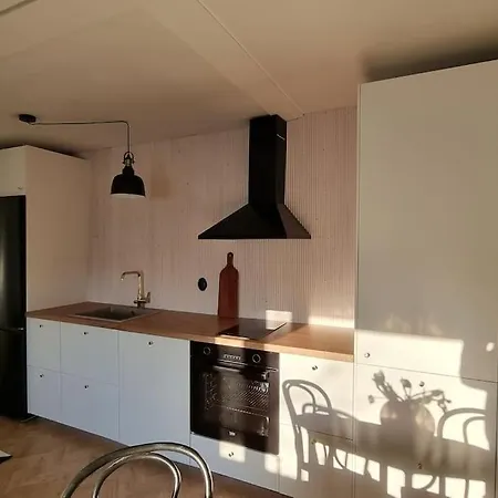 Idyllinen Kaksio Puistokadulla Daire